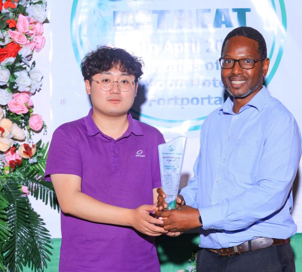 Strengthening global partnerships. Our Association member Mr. Bomukama Albert from Kyamuhunga alongside our strategic partner Mr. Kolt Gao from Anysort holding the award at the event.