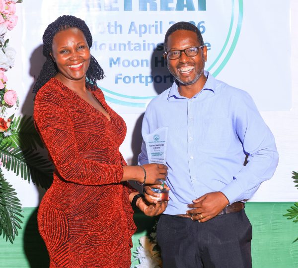Our Executive Secretary with the representative of the award-winning company during the presentation ceremony.